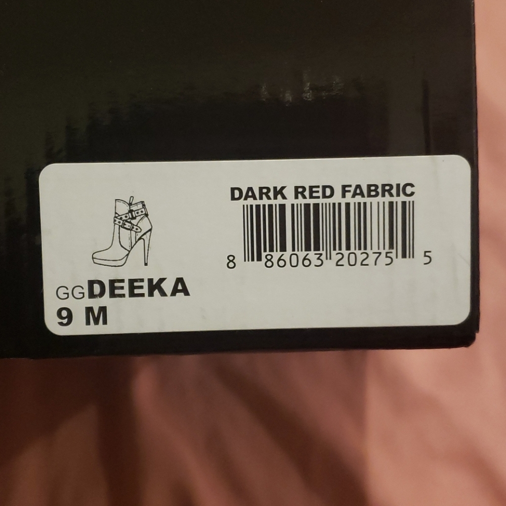 Red boot - Picture 2 of 4